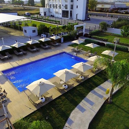 Cezar'S Airport Hotel Nikosia Exterior foto