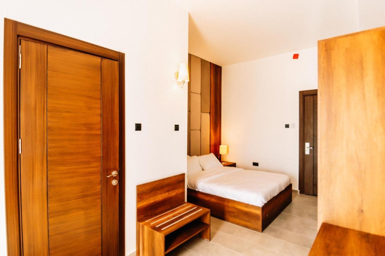 Cezar'S Airport Hotel Nikosia Exterior foto
